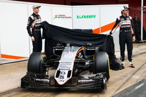 Před testy odkryly týmy formule 1 další novinky, Sauber jen "kamufláž"