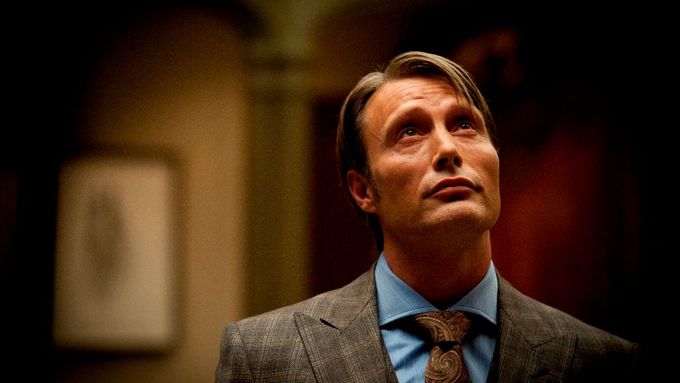 Mads Mikkelsen jako Hannibal Lecter.