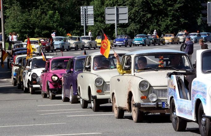 Vyvrcholením víkendového programu srazu byla nedělní jízda stovek trabantů napříč městem, v němž se od roku 1957 do roku 1991 tyto vozy vyráběly.