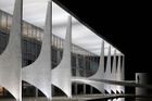 Další Niemeyerovo dílo v hlavním městě Brasília - palác Planalto.
