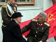 Dvojníci Stalina a Lenina.