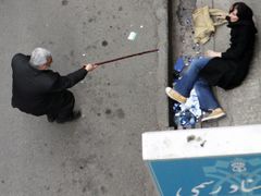 Nepokoje v Íránu začaly po oznámení volebních výsledků 13. června.
