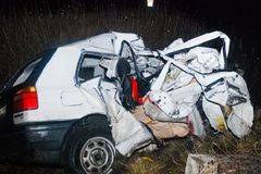 Těžký střet auta s autobusem: zemřel malý chlapec