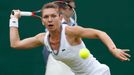 Simona Halep of Romania hits a return to Li Na of China during their women's singles tennis match at the Wimbledon Tennis Championships, in London June 27, 2013. REUTERS/