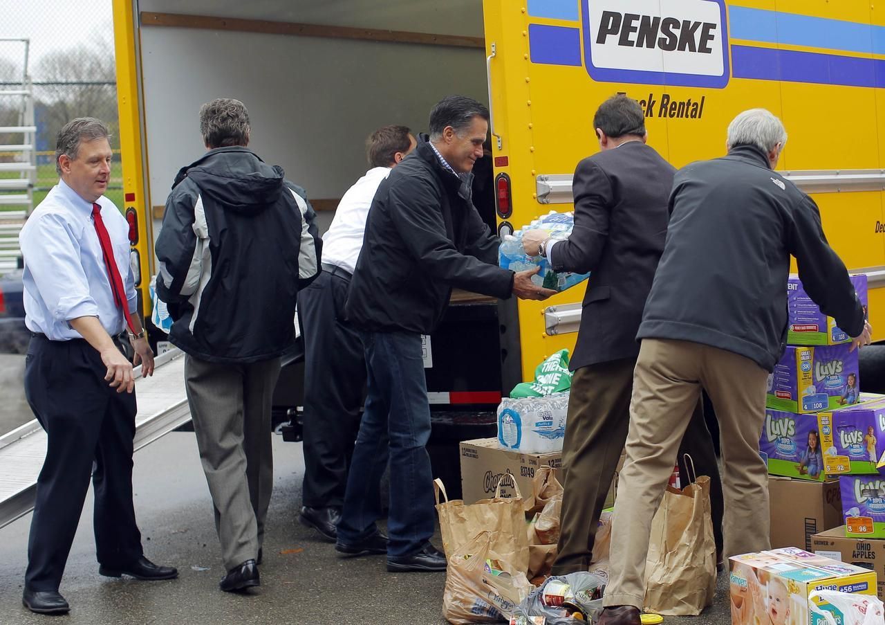Obama, Romney a hurikán Sandy