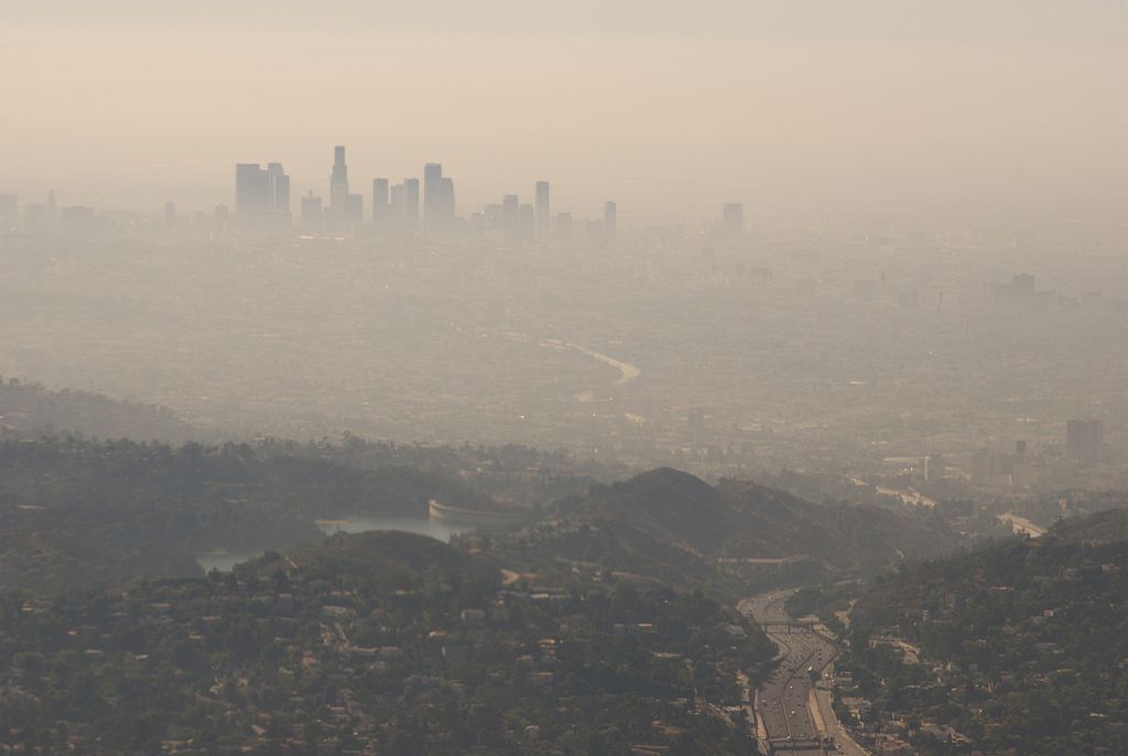Foto: Podívejte se, jak smog zahaluje život ve městech - USA