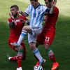 Messi v souboji s Dejagahem a Pouladím v utkání Argentina vs. Írán