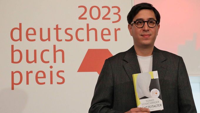 Tonio Schachinger v pondělí večer obdržel Německou knižní cenu.
