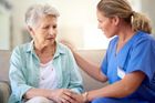 Pacientů s Alzheimerem přibylo během pěti let o víc než třetinu, postihuje více ženy