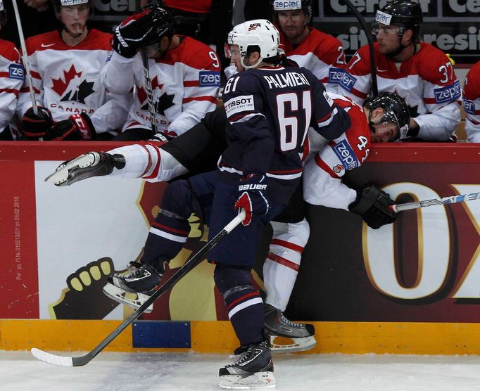 Střet Palmieriho a Vlasice v utkání USA - Kanada