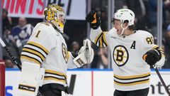 oston Bruins forward David Pastrnak (88) and goaltender Jeremy Swayman