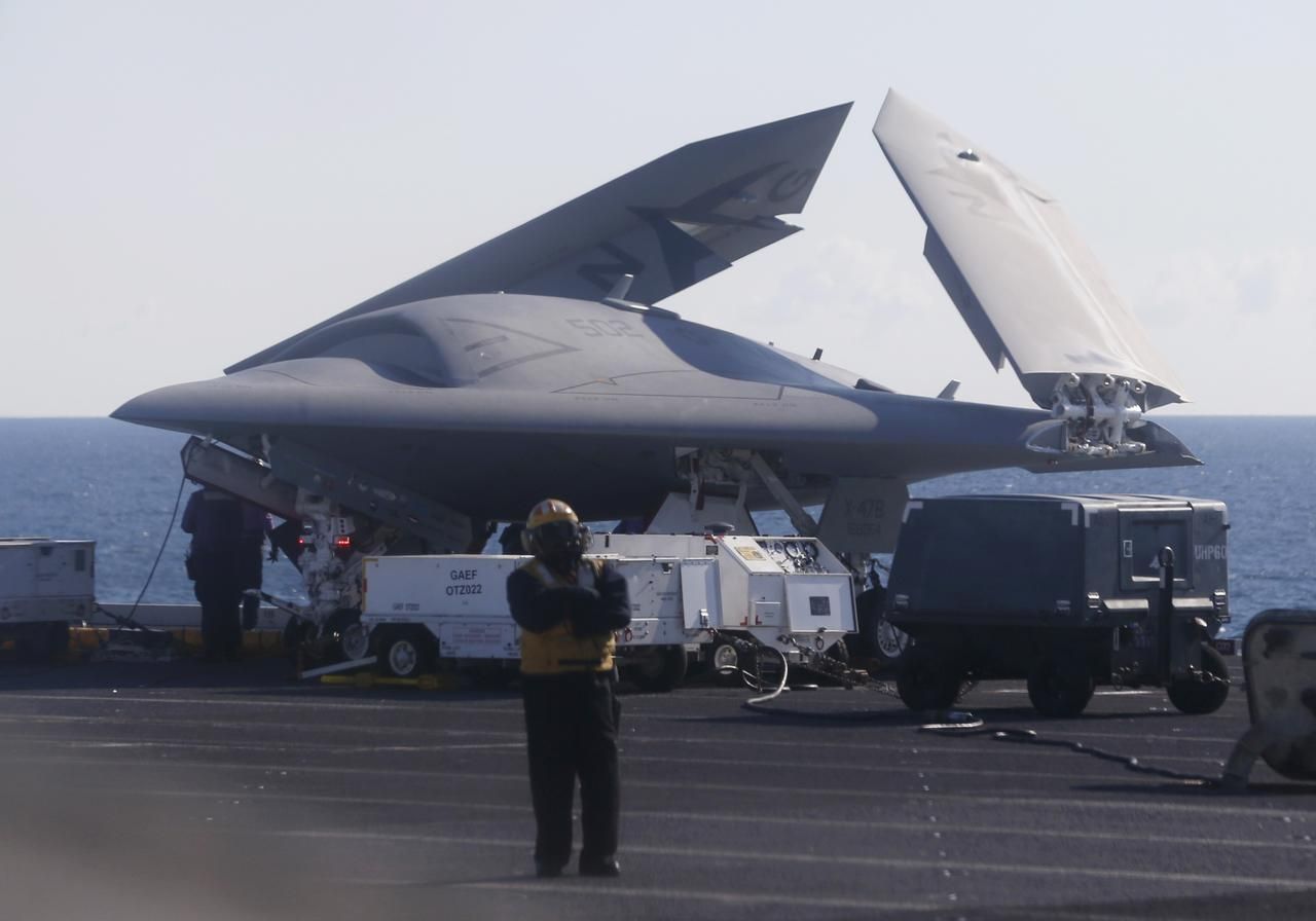 Fotogalerie: Tak vypadal start bezpilotního letounu X-47B z letadlové loďi