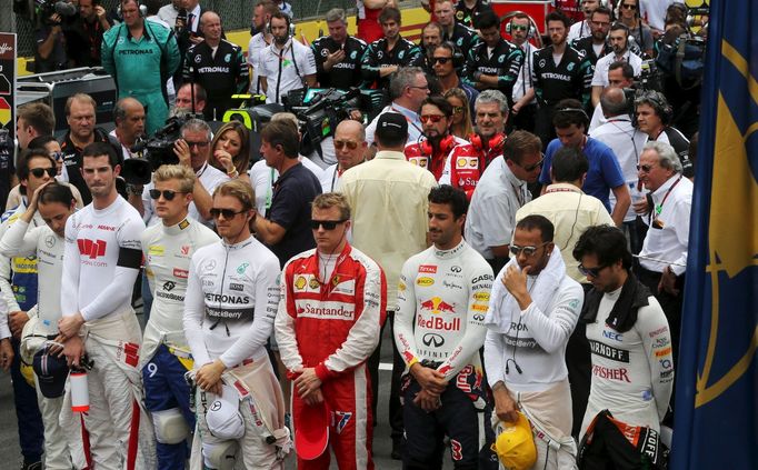 F1, VC Brazílie 2015: minuta ticha za oběti v Paříži