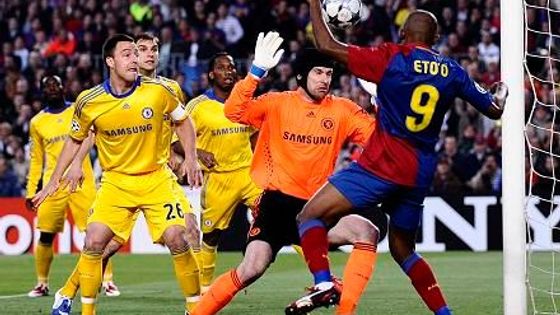 Obrazem: Čech vychytal Barcelonu. Chelsea uhrála bezbrankovou remízu