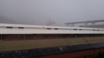 Video: Muž natočil zřícení dálničního mostu v Janově