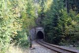Na sedmi kilometrech trati z Tanvaldu do Harrachova je pět tunelů a pět mostů.