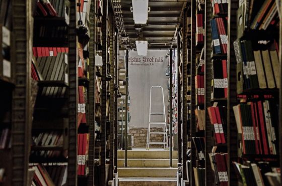 Kostel desítky let sloužil jako depozitář. Vědecká knihovna v Olomouci v něm uchovávala na 300 tisíc knih.
