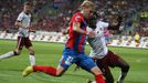 Fotbal, GL, Plzeň - Sparta: František Rajtoral - Costa Nhamoinesu