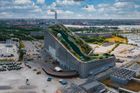 Na téhle megaspalovně odpadu si i zalyžujete. Obří Copenhill nese dvě české stopy