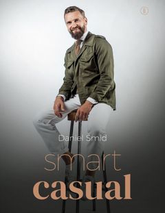 V knize Smart Casual Daniel Šmíd píše o mužských oděvech, jak oblečení vybírat i užívat.