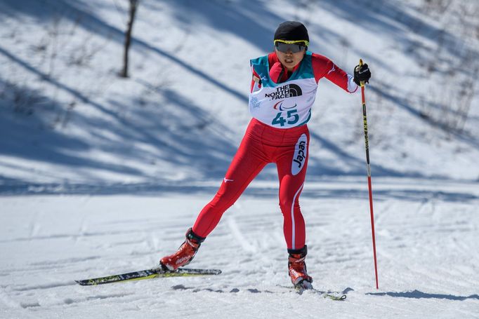 Momoko Dekijimaová (Japonsko) v závodě na 10 km biatlonistek