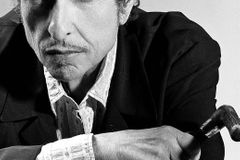 AUDIO Bob Dylan vyznává v novém songu obdiv k Sinatrovi
