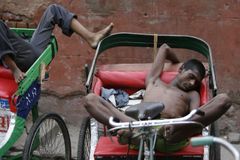 Éra rikš v Indii může skončit. Blokují dopravu