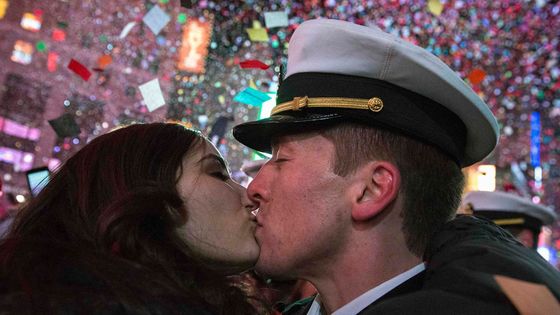 Opulentní oslavy příchodu roku 2015 zažila newyorská Times Square.