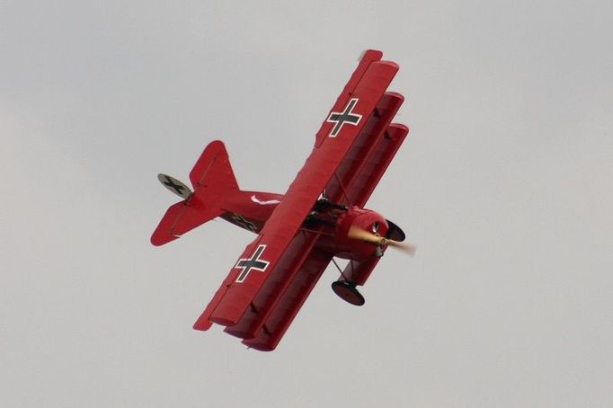 trojplošník Fokker DR 1 ve vzdušné bitvě