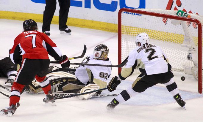 Ottawa Senators vs. Pittsburgh Penguins (Vokoun inkasuje)