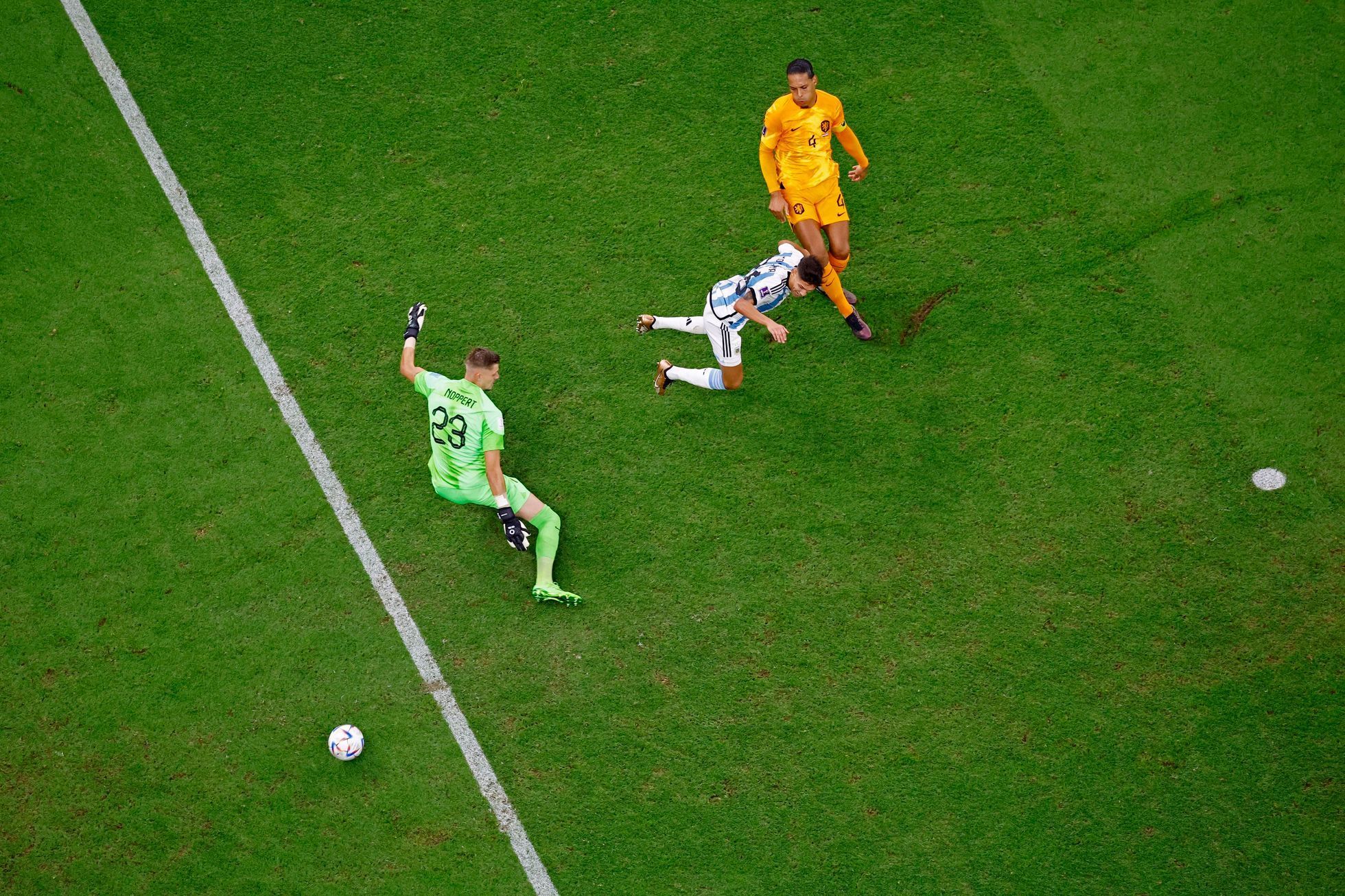 Nahuel Molina dává gól ve čtvrtfinále MS 2022 Nizozemsko - Argentina