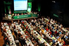 Živě: Zelení si zvolili do čela Martina Bursíka