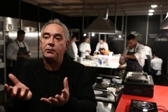 Kuchařská hvězda znovu otevírá podnik elBulli. Místo jídla bude servírovat vědomosti