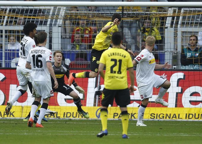 Borussia Dortmund - Borussia Mönchengladbach (Trefil se přesně hlavou ve 23. minutě)