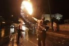 U sídel řeckých politiků vybuchly kanystry s benzínem