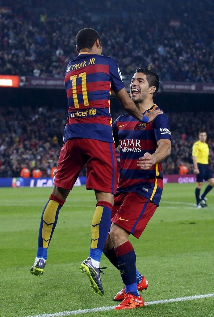 Neymar a Suárez slaví jednu z branek Barcelony
