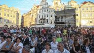 Těch, kteří si ho chtěli poslechnou přišlo mnoho. Program nabídl například Dvořákův Slovanský tanec č. 1, Vivaldiho Koncert pro 2 violoncella, zazněla Skočná ze Smetanovy Prodané nevěsty nebo tango Por una cabeza z filmu Vůně ženy. Sólisty ČF byli houslista Josef Špaček mladší, klarinetista Tomáš Kopáček a violoncellista Jan Keller. Originální a capella zpěvák McFerrin večer zakončil gospelovým tradicionálem Swing Low Sweet Chariot, při němž vyzval ke zpěvu i publikum. Motiv tohoto gospelu použil Antonín Dvořák v Symfonii č. 9 Z nového světa