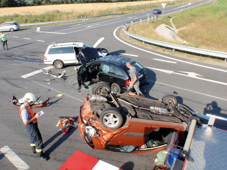 Nehoda tří aut zablokovala dálnici D1