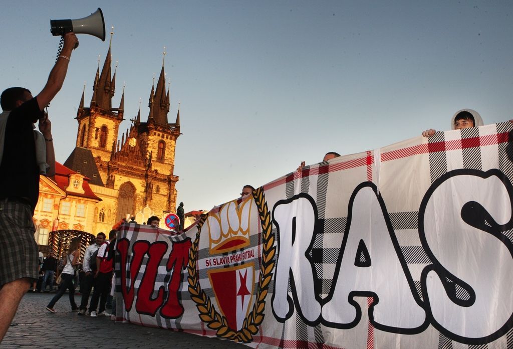 Slavia - pochod fanoušků