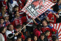 KHL v Praze táhne. Fanoušci Lva převálcovali Spartu i Slavii