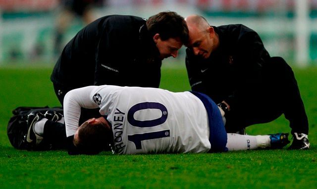 Zraněný Wayne Rooney