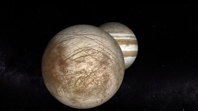 Měsíc Europa, který obíhá kolem planety Jupiter