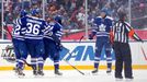 NHL Winter Classic, Detroit-Toronto: Tyler Bozak (42) slaví gól