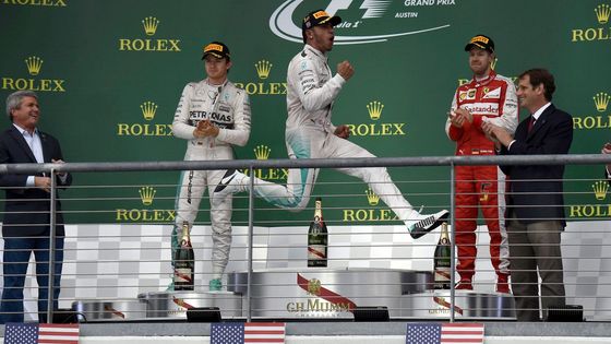 I když je o jménu mistra světa i vítěze Poháru konstruktérů rozhodnuto, nedělní Velká cena Abú Zabí formule 1 nebude postrádat náboj. Zde jsou příběhy, které se během ní musí uzavřít.