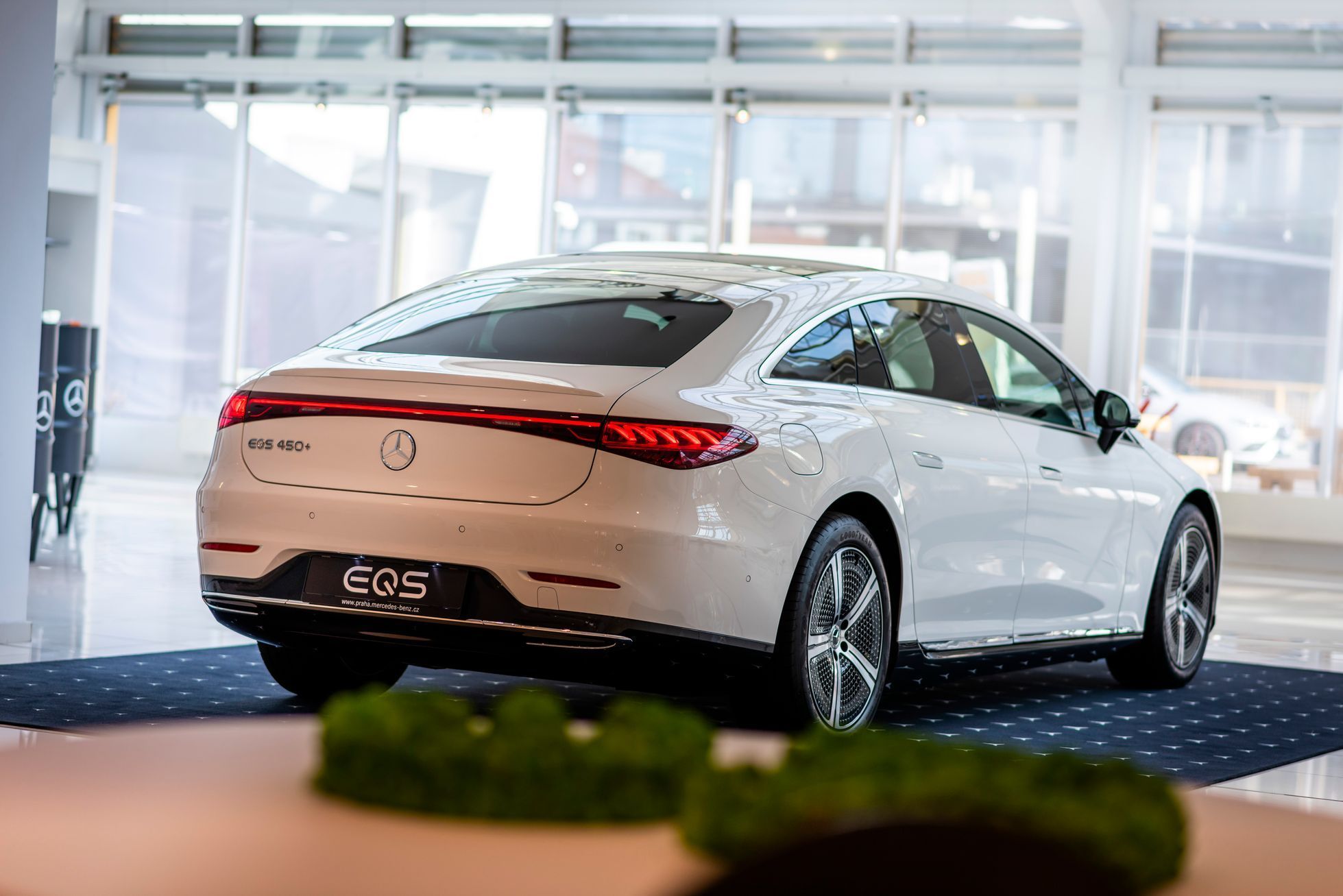 Mercedes EQS