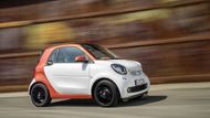 19. místo - Smart ForTwo. Městský minivůz má u zadní nápravy litrový benzinový agregát s maximálním výkonem 45 kW. Ten mu uděluje zrychlení 0-100 km/hod během 15,6 sekundy a lze s ním uhánět nejvíce 151 kilometrů v hodině.