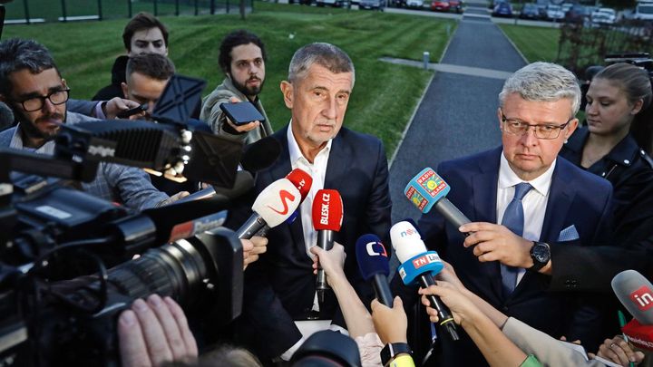 Táhni za motýlema, na tepláky, agente, vzkazují stovky dárců Babišovi. A pošlou halíř; Zdroj foto: Libor Fojtík