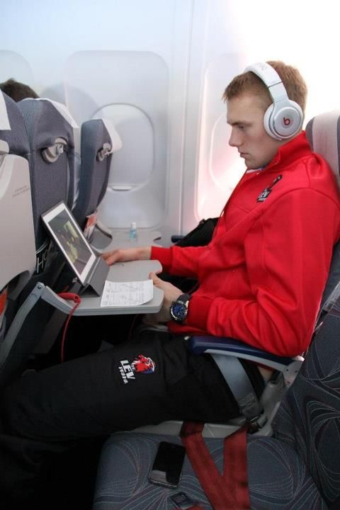 HC Lev na prvním výjezdu do Ruska: Jiří Sekáč v letadle