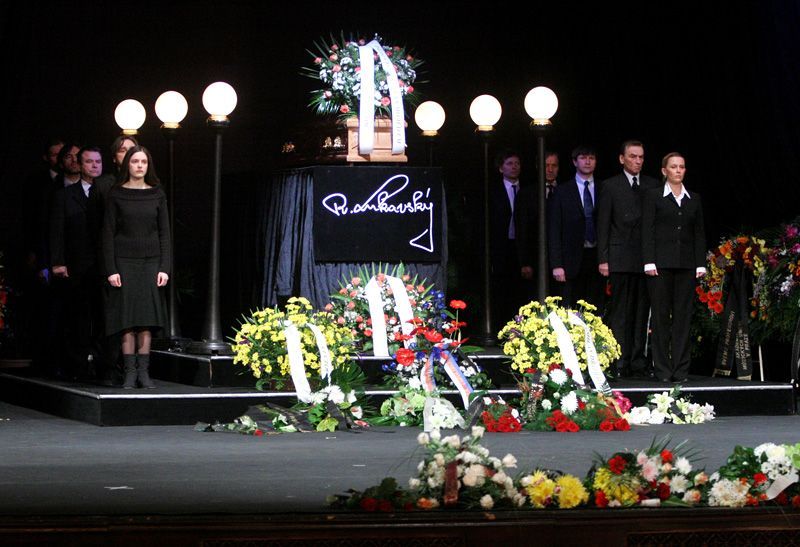 Pohřeb Radovana Lukavského v Národním divadle