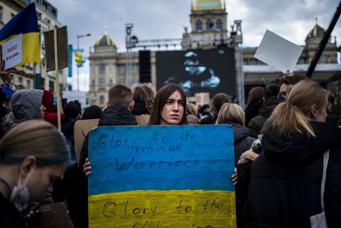 Průřez tvorbou fotografa Týdeníku Respekt Milana Jaroše za rok 2022.